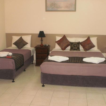 Molika Springs Motel Moree Bagian luar foto